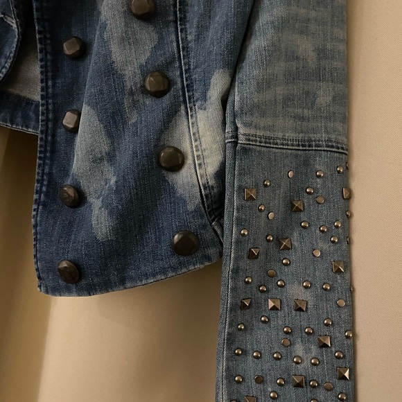Guess Studded Denim Jacket- New without tags - Picture 3 of 4